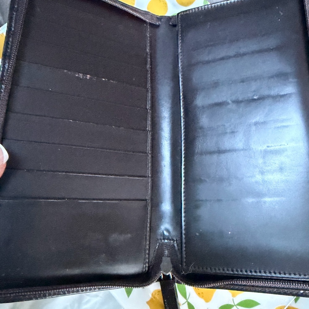 Gucci Black Logo Clutch Wallet - Picture 4 of 11